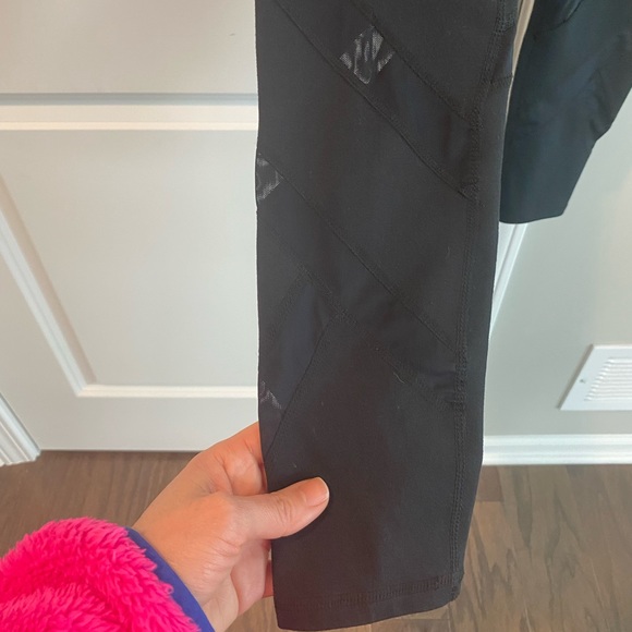 ✨Fabletics (EUC) Define High-Waisted 7/8 Legging Size XS✨ - Picture 3 of 7